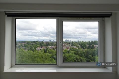 2 bedroom flat to rent, Lakeside Rise, Manchester, M9