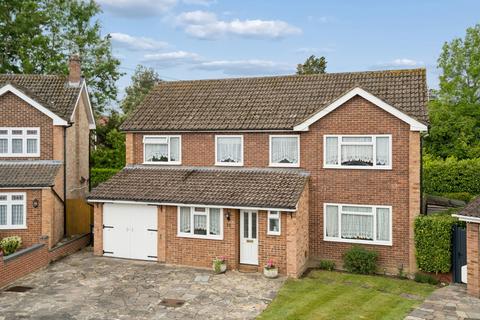 4 bedroom detached house for sale, Blenheim Close, Watford WD19