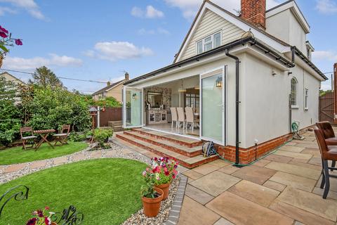 2 bedroom detached house for sale, Chelmsford Road, Barnston, Dunmow, Essex, CM6