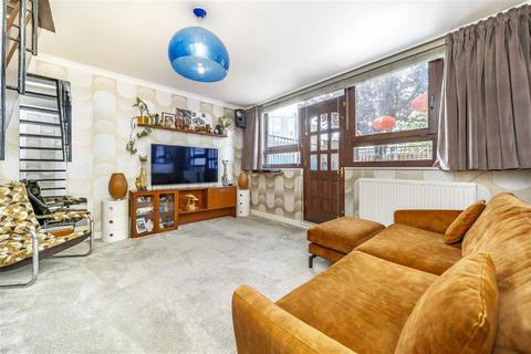 2 bedroom flat for sale, St Johns Estate, London N1