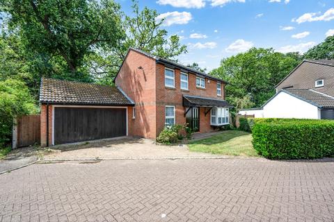 4 bedroom detached house for sale, Northcliffe Close, Worcester Park