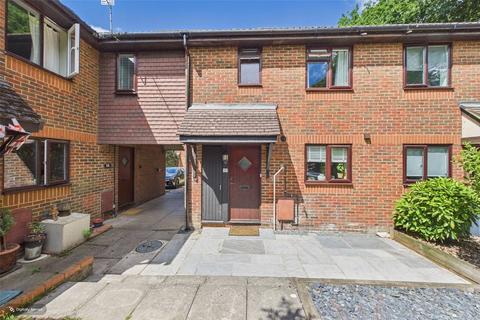 3 bedroom end of terrace house for sale, Medhurst Close, Woking GU24