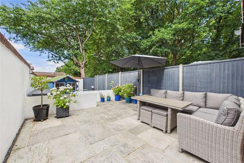 3 bedroom end of terrace house for sale, Medhurst Close, Woking GU24