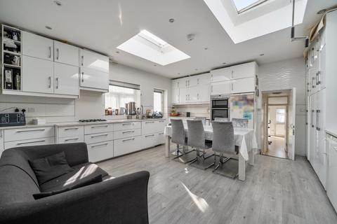 4 bedroom semi-detached house for sale, Wyre Grove, Edgware, Greater London. HA8 8UW
