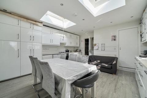 4 bedroom semi-detached house for sale, Wyre Grove, Edgware, Greater London. HA8 8UW