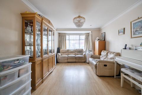 4 bedroom semi-detached house for sale, Wyre Grove, Edgware, Greater London. HA8 8UW