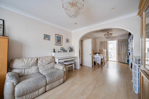 4 bedroom semi-detached house for sale, Wyre Grove, Edgware, Greater London. HA8 8UW