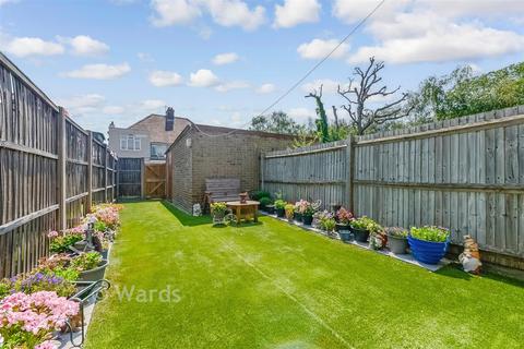 Treetops Close, London