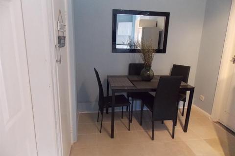 3 bedroom semi-detached house to rent, Glamis Grove, Middlesbrough, TS4 3AN