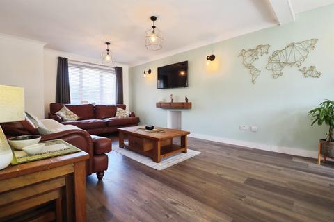 4 bedroom detached house for sale, Cwrt Edward, Barry