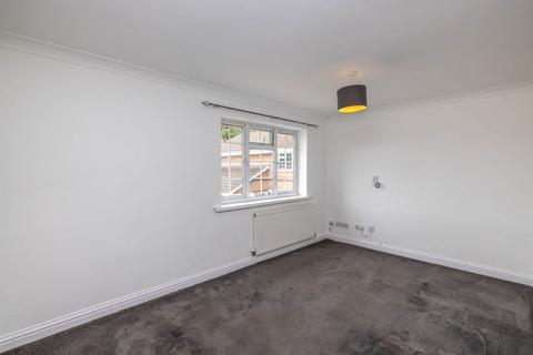 2 bedroom flat for sale, Eland Close, Rossington, DN11