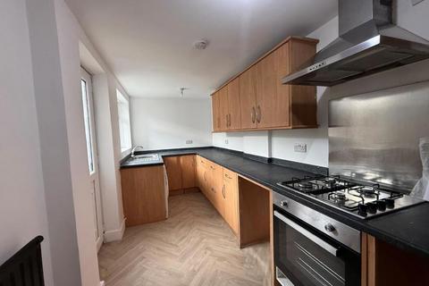 3 bedroom end of terrace house to rent, Waterford Terrace, Middlesbrough.