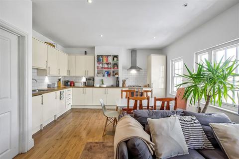 4 bedroom flat for sale, Colston Road, London SW14