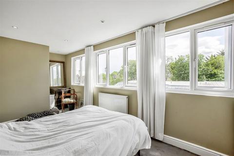 4 bedroom flat for sale, Colston Road, London SW14