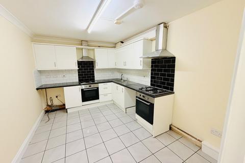 6 bedroom terraced house to rent, Central Avenue, Hayes UB3
