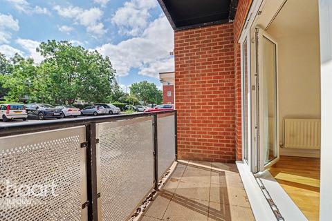 1 bedroom apartment for sale, Medici Close, Ilford