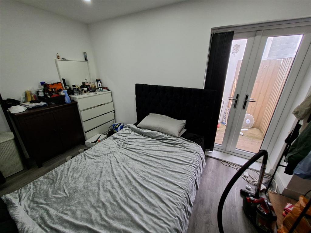Apartment in Cardiff, Roath - View 4