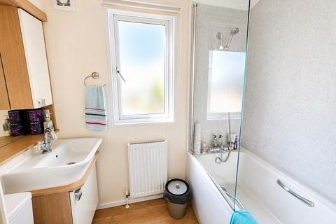 2 bedroom mobile home for sale, Shorefield Road, Downton, Lymington, Hampshire. SO41 0LH