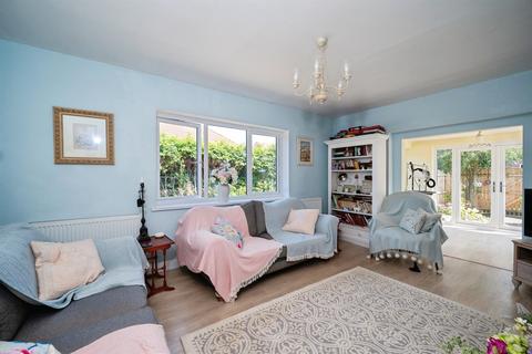 3 bedroom detached bungalow for sale, Hawthorne Avenue, Willerby, Hull