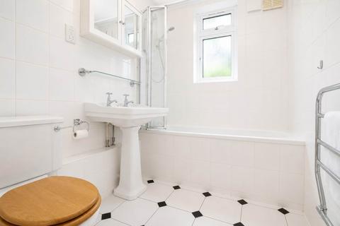 2 bedroom flat for sale, Holt Close, Borehamwood