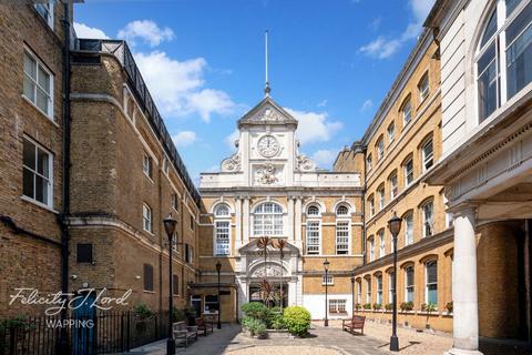 Whitechapel Road, LONDON