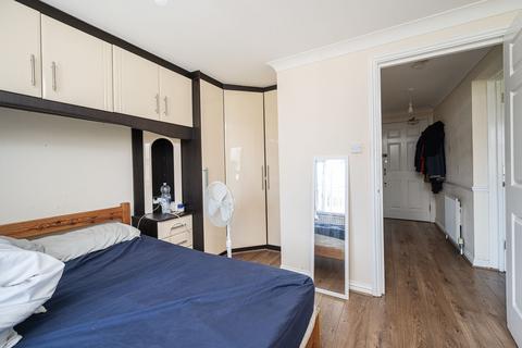 Mile End Road, Stepney, London, E1