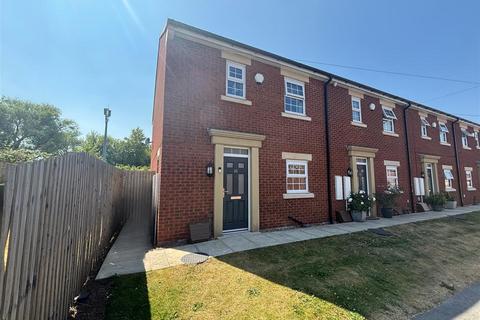 3 bedroom terraced house for sale, Station Road, Gilberdyke, Brough
