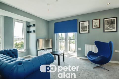 2 bedroom flat for sale, Riverbank Avenue, NEWPORT