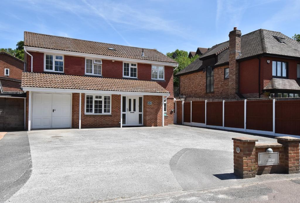 Detached house exterior, driveway, garage