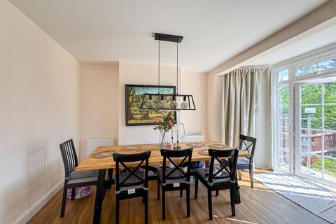 3 bedroom semi-detached house to rent, Fernside Avenue, London, NW7