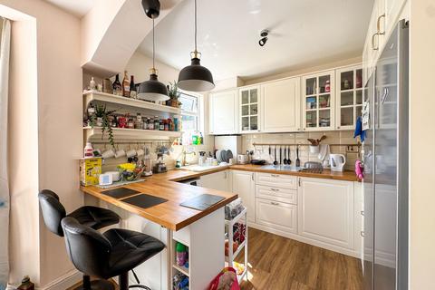 3 bedroom semi-detached house to rent, Fernside Avenue, London, NW7