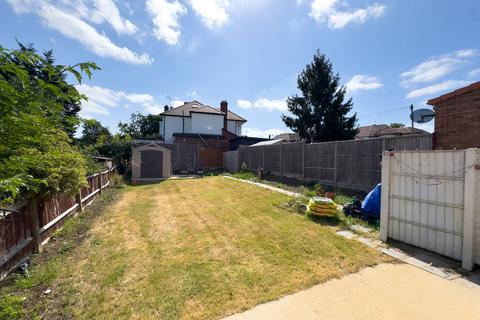 3 bedroom semi-detached house to rent, Fernside Avenue, London, NW7