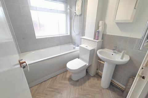 2 bed flat/apartment for rent in Ashley Court, BURTON-ON-TRENT, DE15