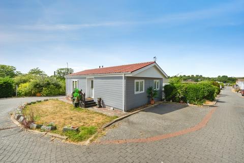 2 bedroom mobile home for sale, Hill Plantation, Brookside Mobile Home Park, Bromham, Bedford, MK43