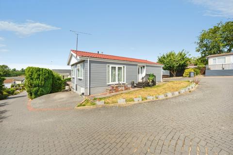 2 bedroom mobile home for sale, Hill Plantation, Brookside Mobile Home Park, Bromham, Bedford, MK43