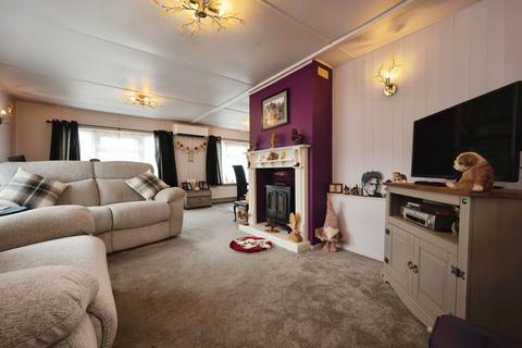 2 bedroom mobile home for sale, Hill Plantation, Brookside Mobile Home Park, Bromham, Bedford, MK43