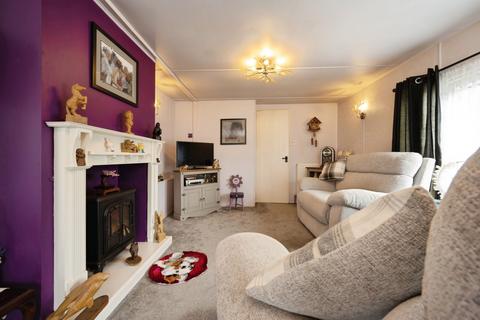 2 bedroom mobile home for sale, Hill Plantation, Brookside Mobile Home Park, Bromham, Bedford, MK43