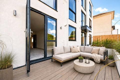2 bedroom apartment for sale, Boscombe Overcliff Drive, Southbourne, Bournemouth, Dorset, BH5
