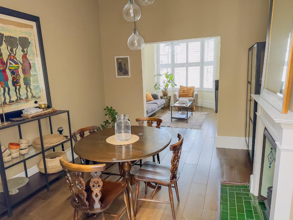 Dining room, fireplace