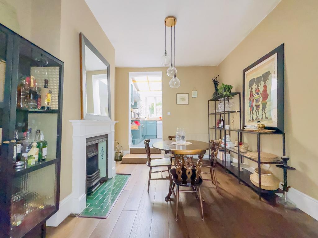 Dining room, fireplace