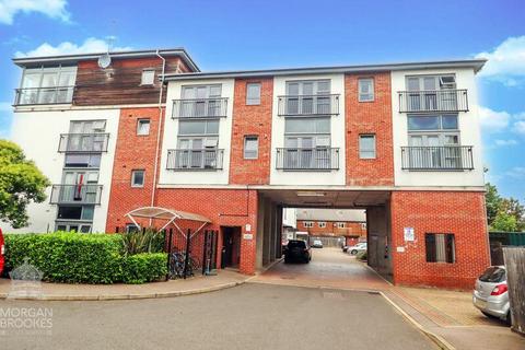 2 bedroom flat to rent, Riverside Close, London RM1