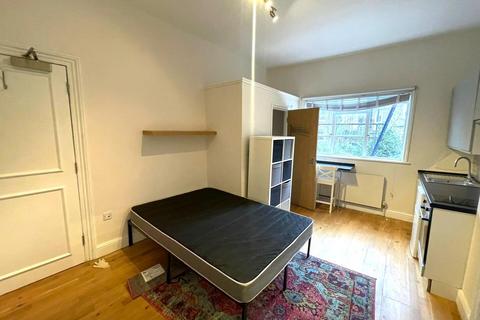 Studio to rent, Finsbury Park Road, Finsbury Park, London