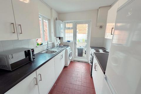 1 bedroom in a house share to rent, Kingston Road