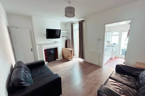 1 bedroom in a house share to rent, Kingston Road