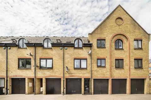 Fowey Close, London E1W