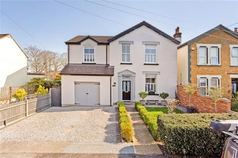 4 bed detached house for rent in Peabody Road Farnborough GU14