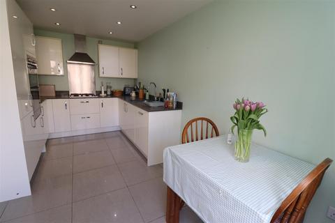 4 bedroom detached house for sale, Longleat Avenue, Elloughton, Brough