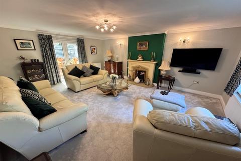 4 bedroom detached house to rent, Crossings Meadow, Chapel-En-Le-Frith, High Peak