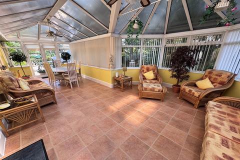 4 bedroom detached house to rent, Crossings Meadow, Chapel-En-Le-Frith, High Peak