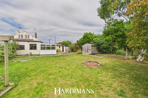 2 bedroom semi-detached bungalow for sale, Jubilee Road, Pakefield
